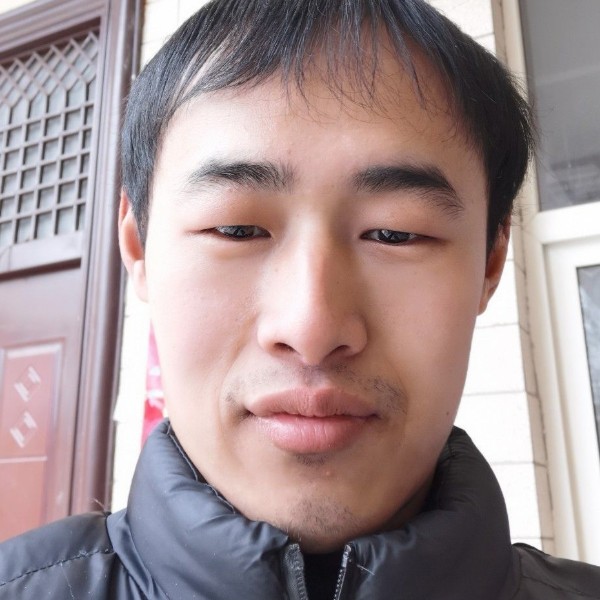 明亮挽手山水的照片