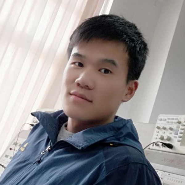 板栗等待丰富的照片