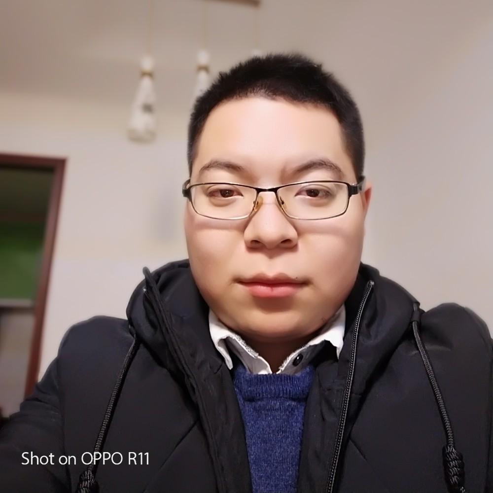 犀牛那高高的照片