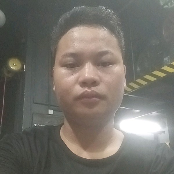 脆弱的男孩的照片