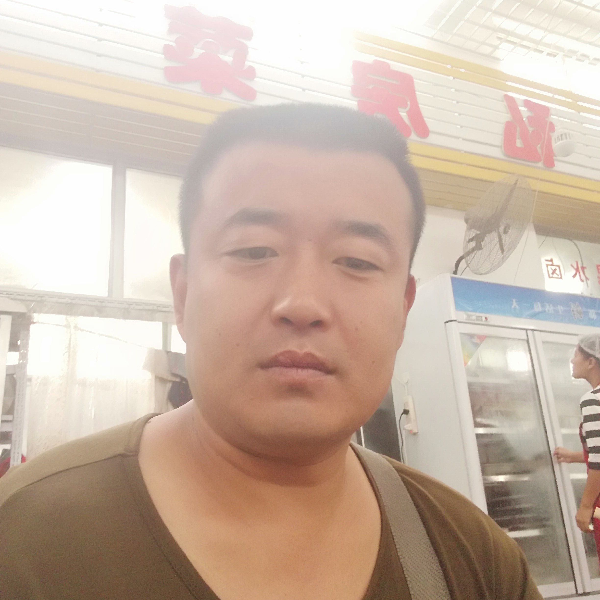 平湖深拥忧伤的照片