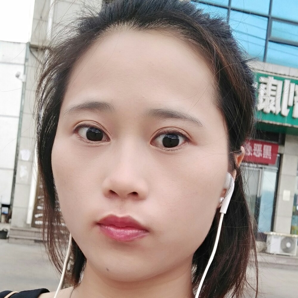 春华挽手温婉的照片