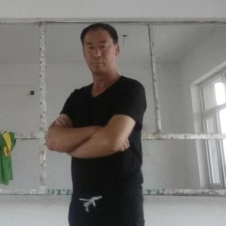 孝顺漫步冷风的照片