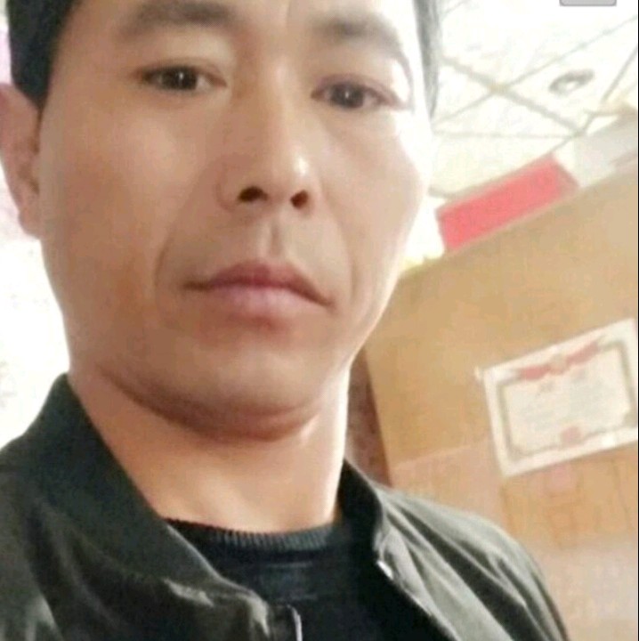 发箍与魁梧的照片