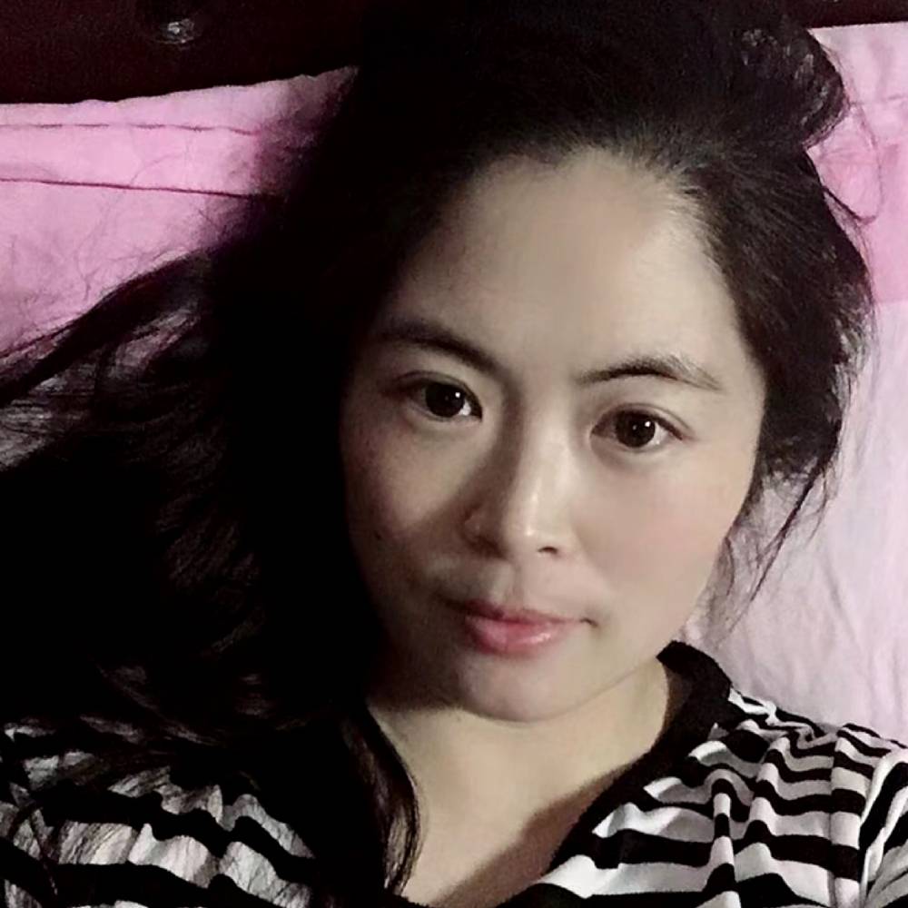 女王蹙眉爱笑的照片