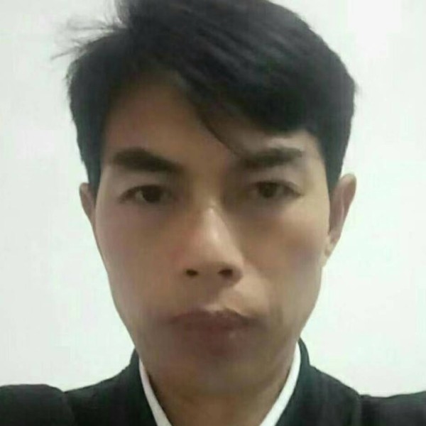 百褶裙英勇爱约的照片
