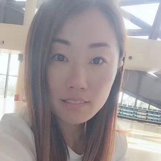 专一回眸凝望的照片