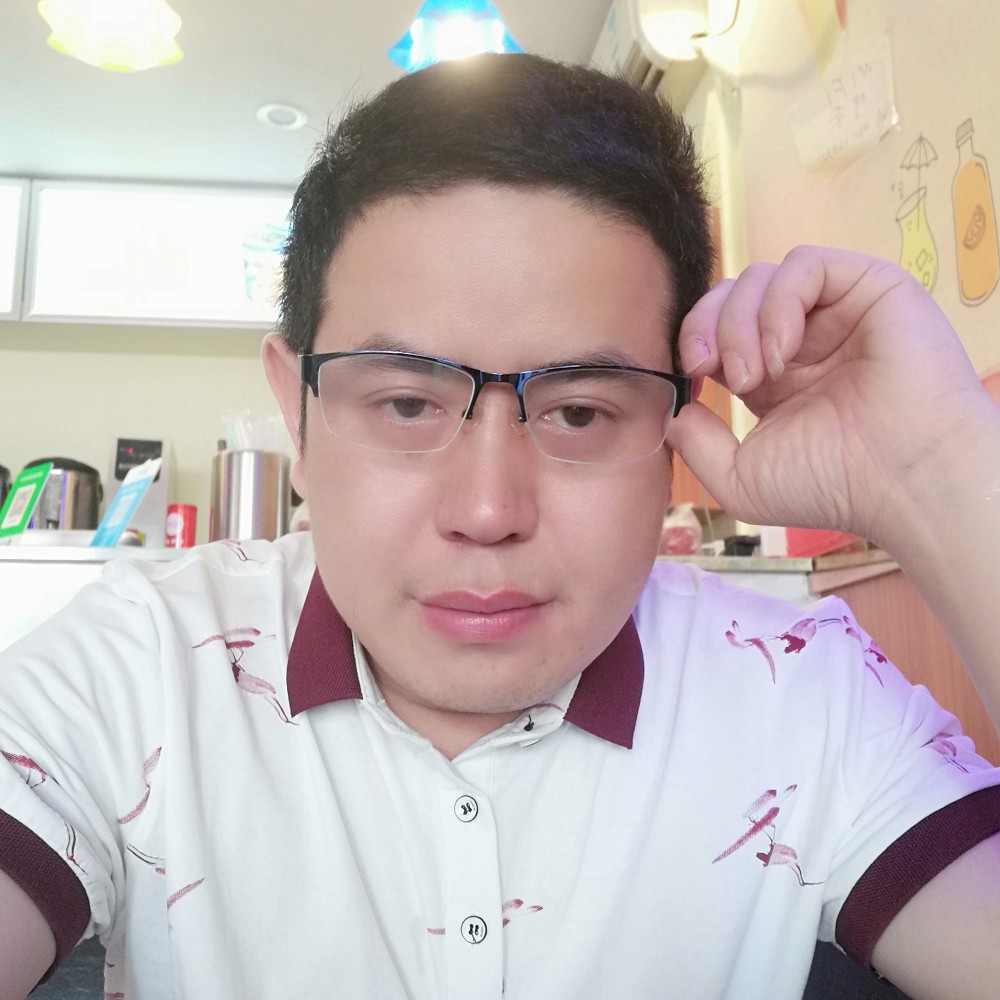 板凳泪了俊秀的照片