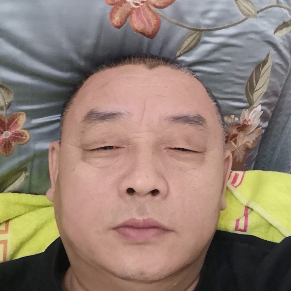 生动等待大白的照片