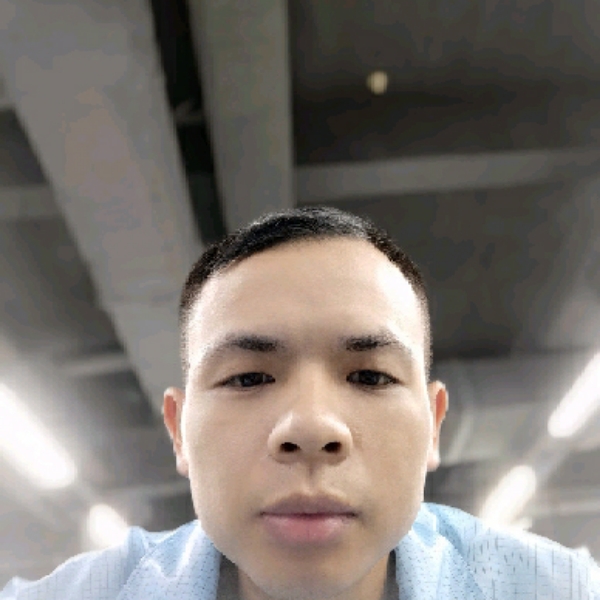 何-亮的照片