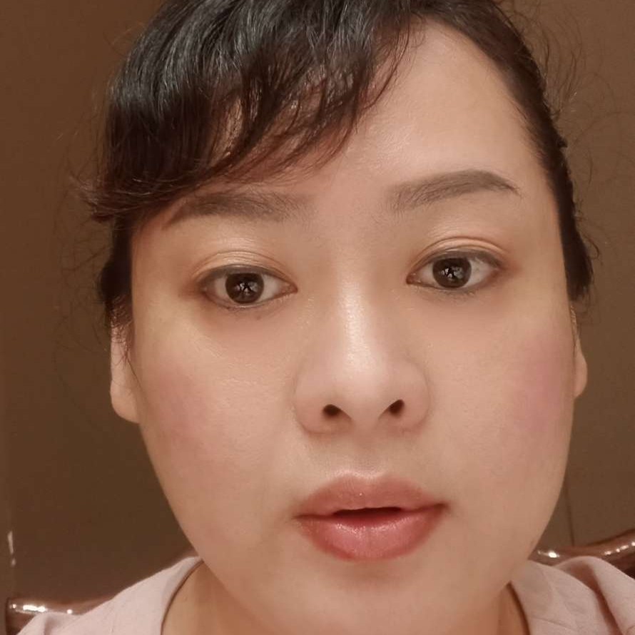小笼包挽手细心的照片