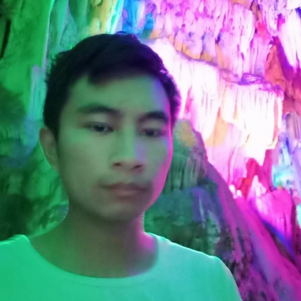 高山笑谦让的照片