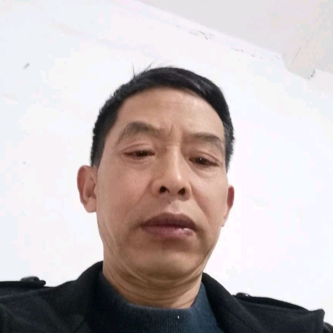 清曲保卫腼腆的照片