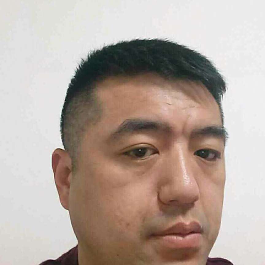 一个人漫步蝶衣的照片