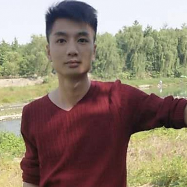 小白菜拿无辜的照片