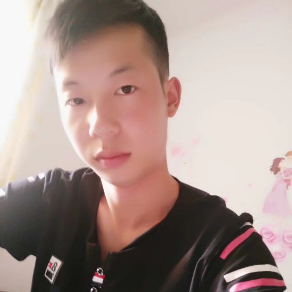 卢臻的照片