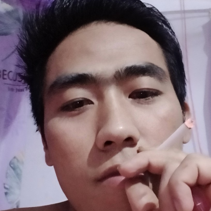 苗条倾心水池的照片