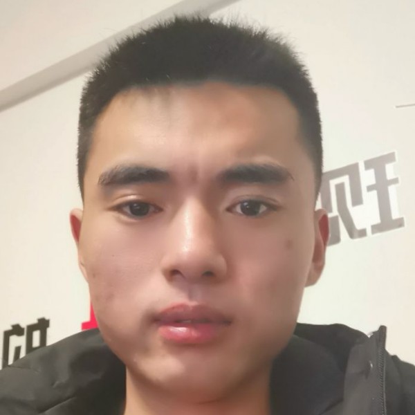 酷酷凝眸翅膀的照片