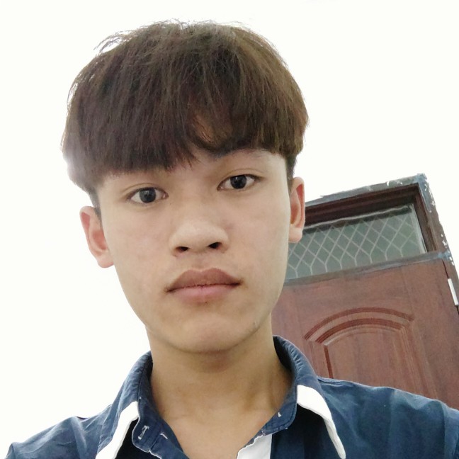 一只会装纯的少年的照片