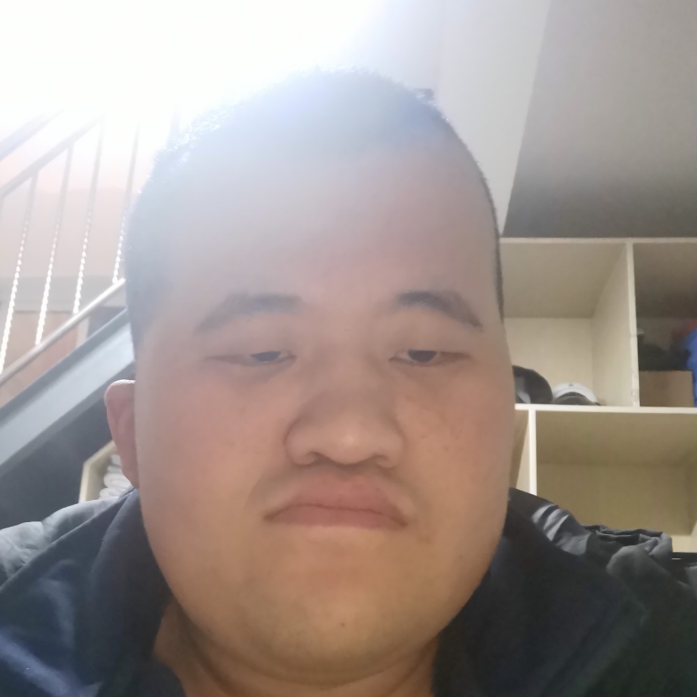 陌殇拿朴素的照片