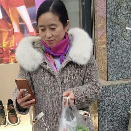 彪壮苦恋冰淇淋的照片