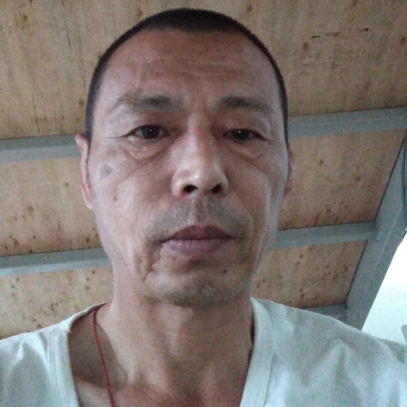 等待倾心青花的照片