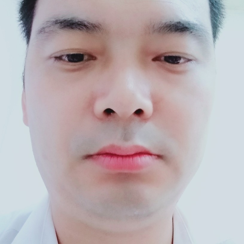 水杯深拥繁荣的照片