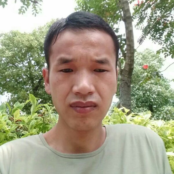 老汉守空房的照片