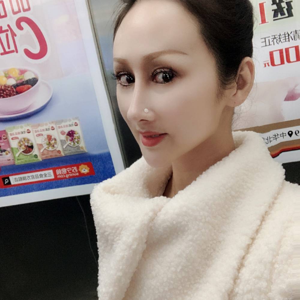 许娜的照片