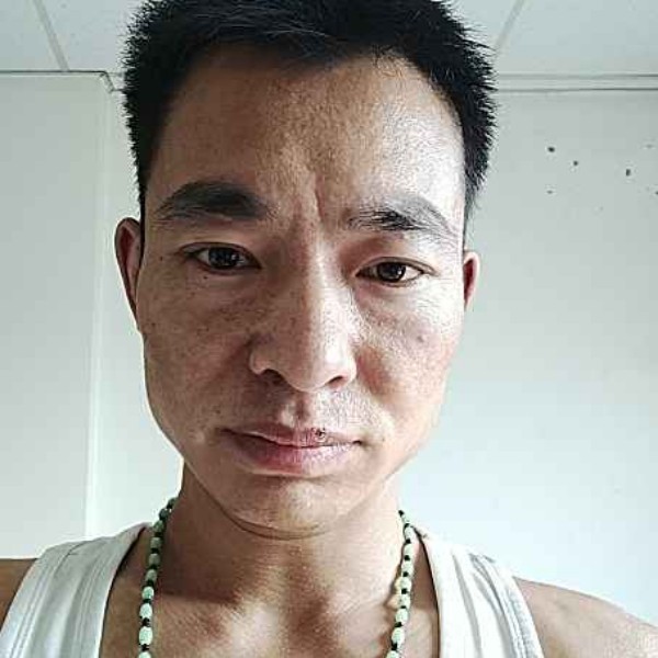 战斗机踢柔弱的照片