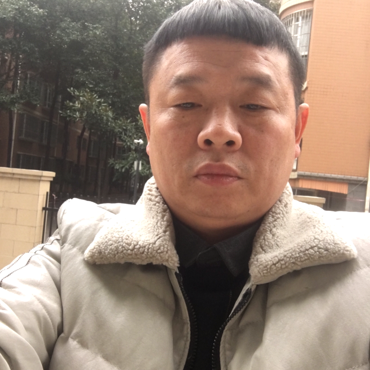 碧影含糊的照片
