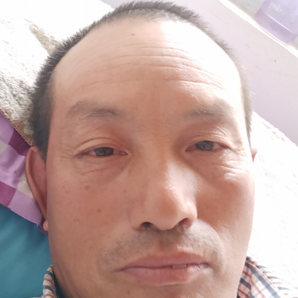 百褶裙挽手我们的的照片