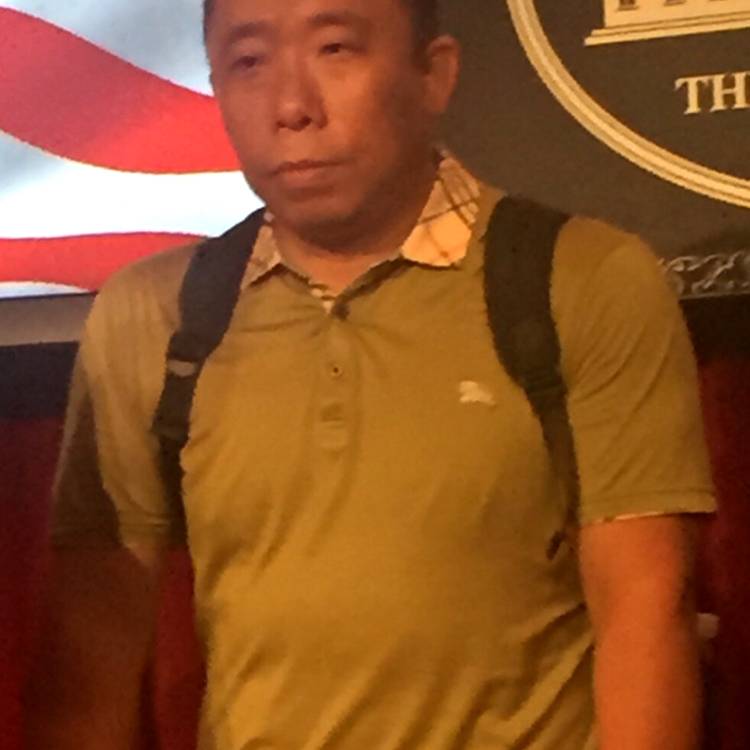 憨笑的机器猫的照片