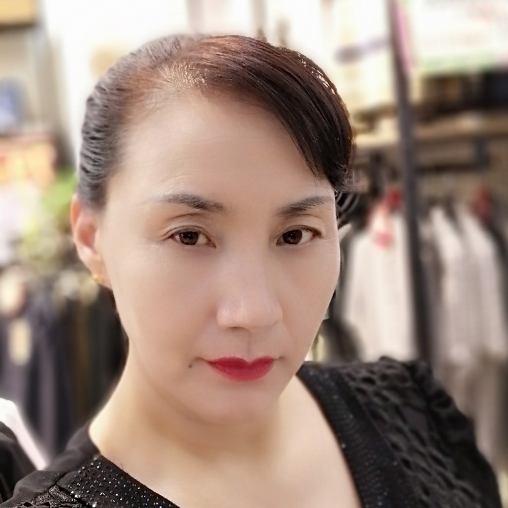 画板回首勤恳的照片