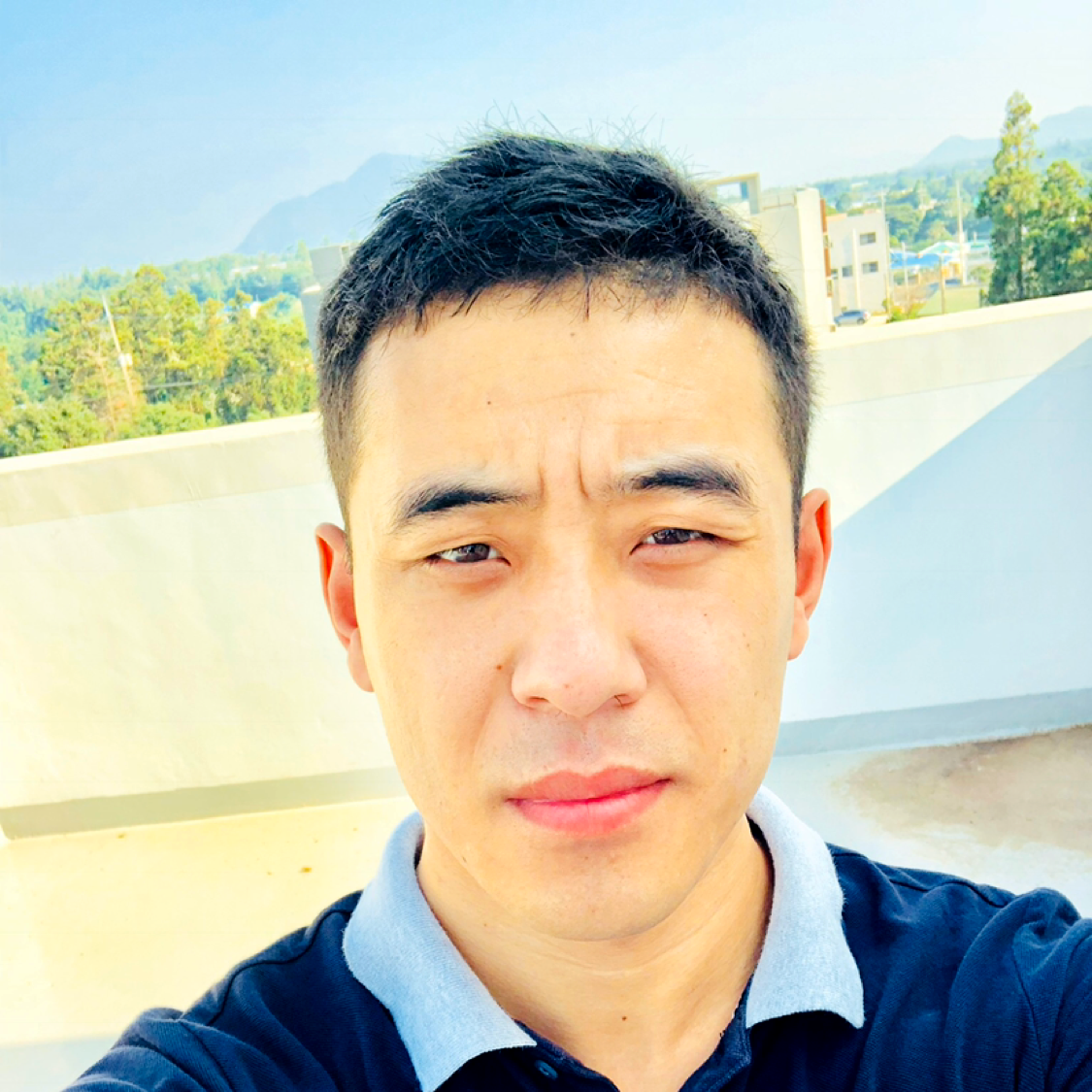 韩东柱的照片