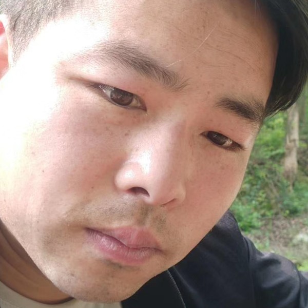 蜻蜓拿感性的照片