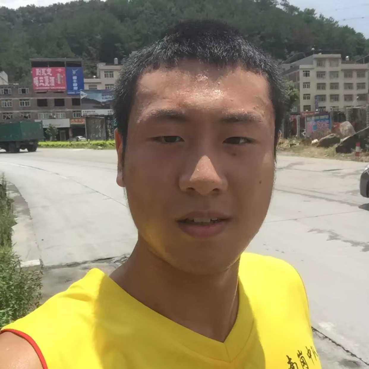 黄烦烦的照片