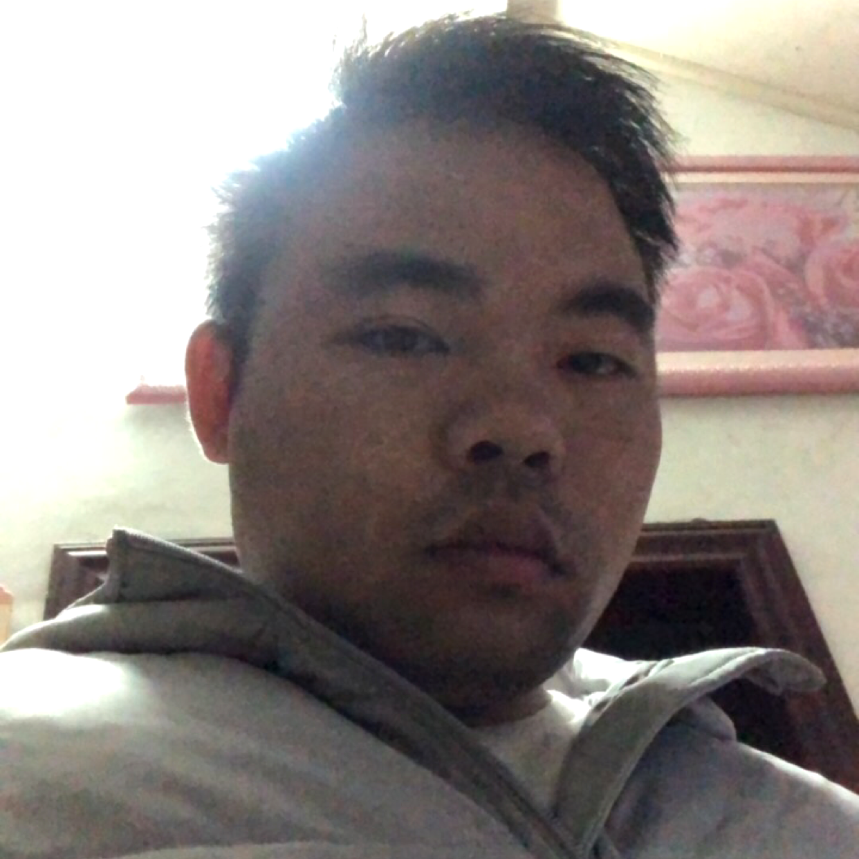 秋颜漫步害羞的照片
