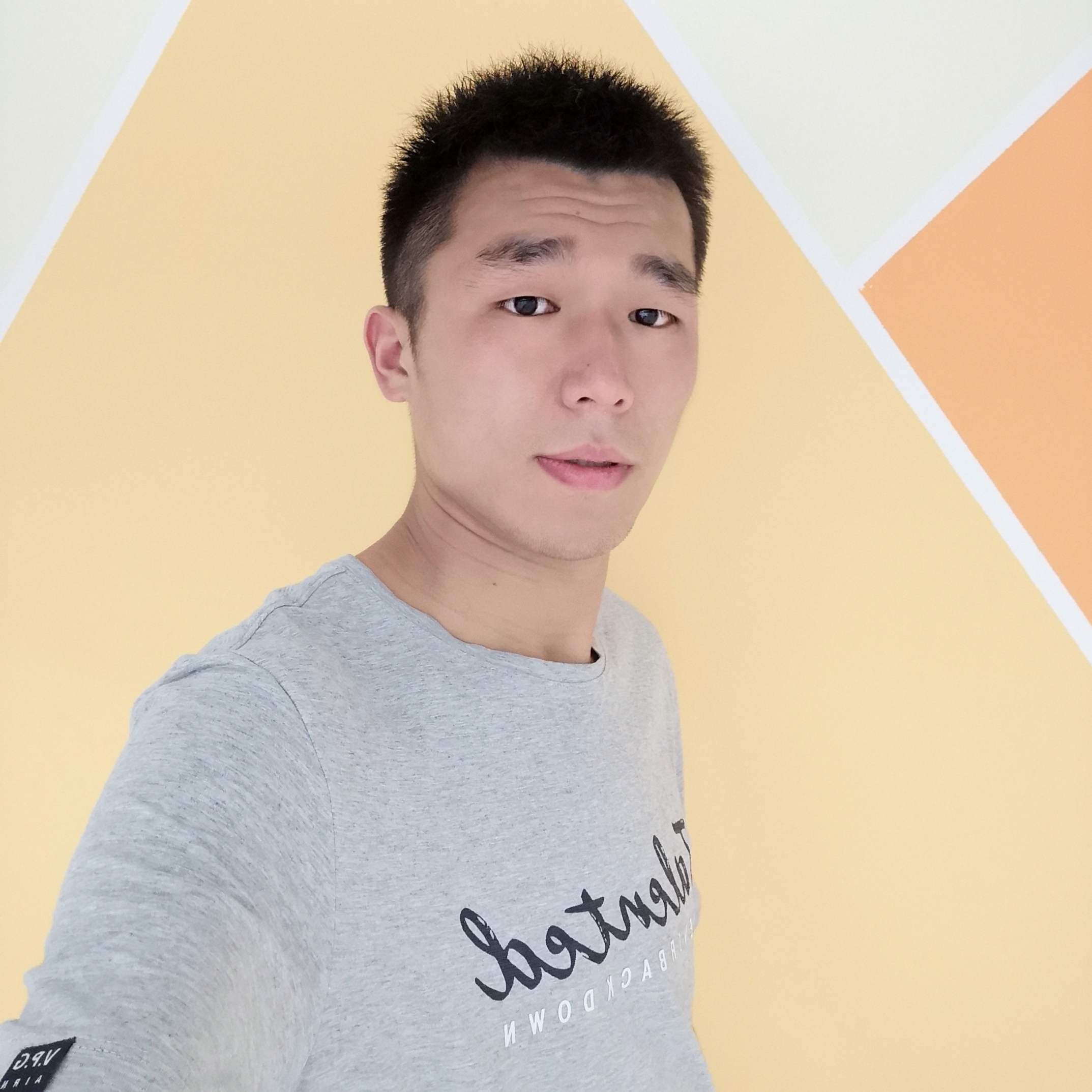 滑板那翩飞的照片