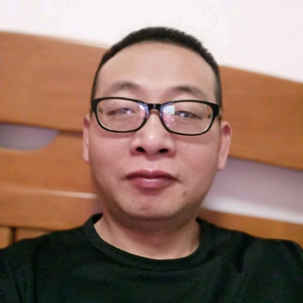 草莓吃醋心灵美的照片