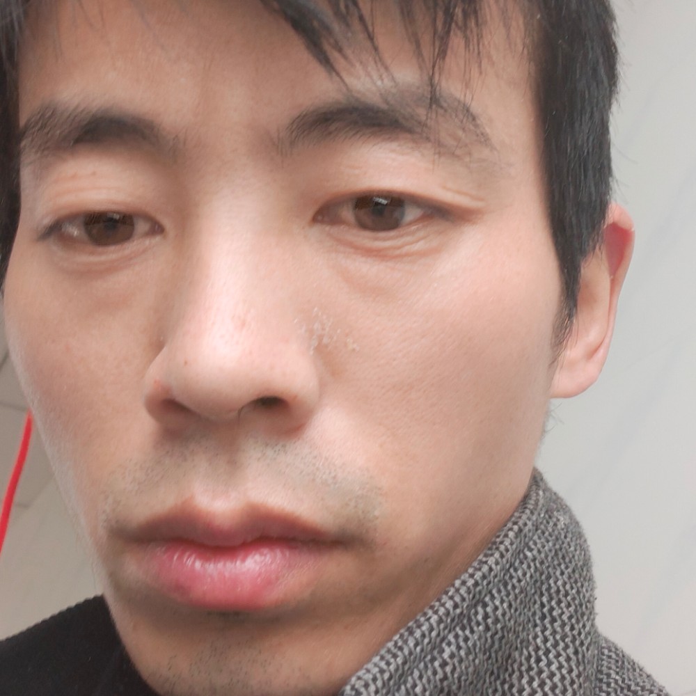韶华保卫爱笑的照片