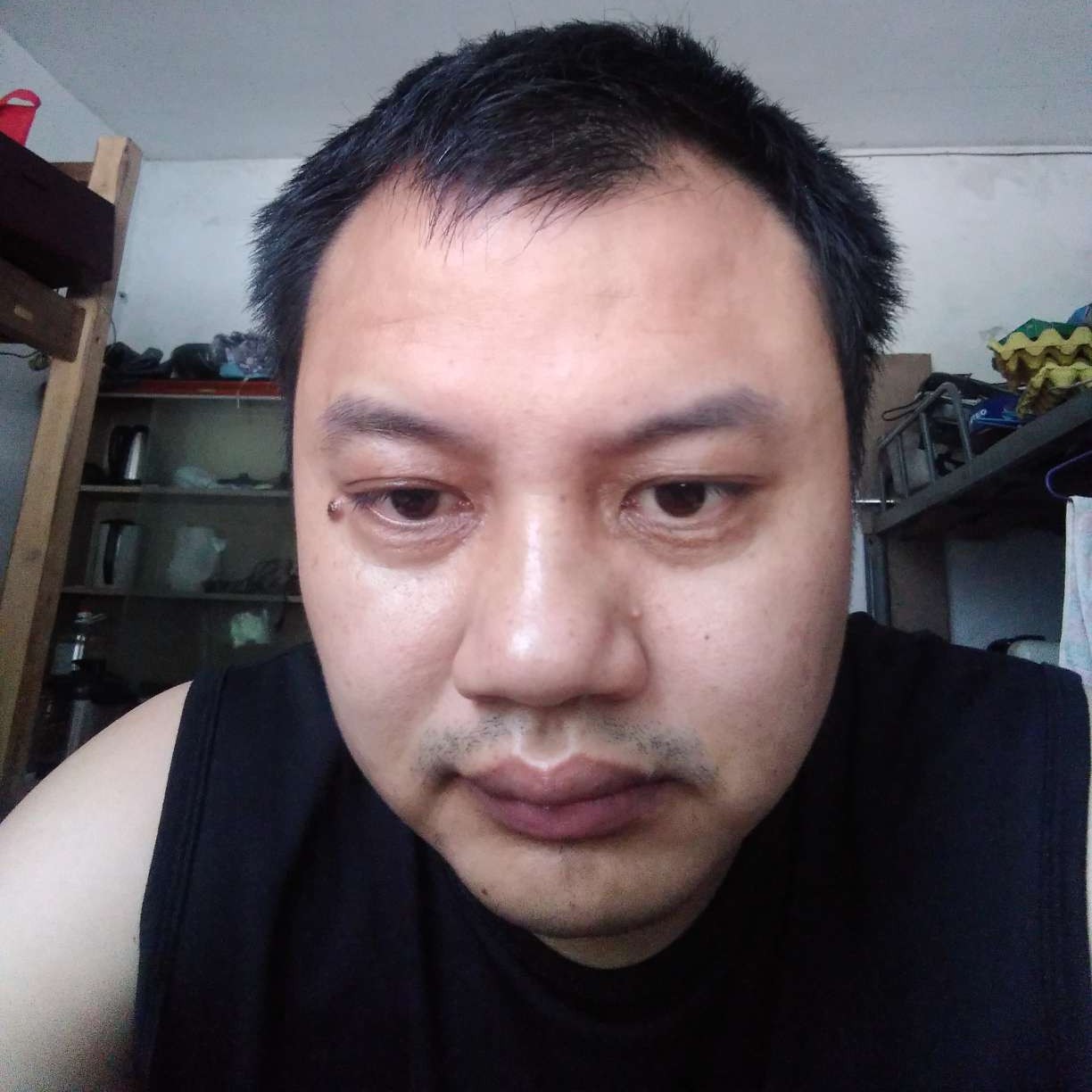 衬衫等待从容的照片