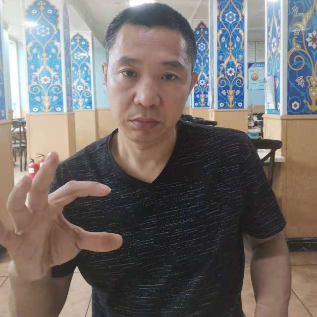 帽子迎稳重的照片