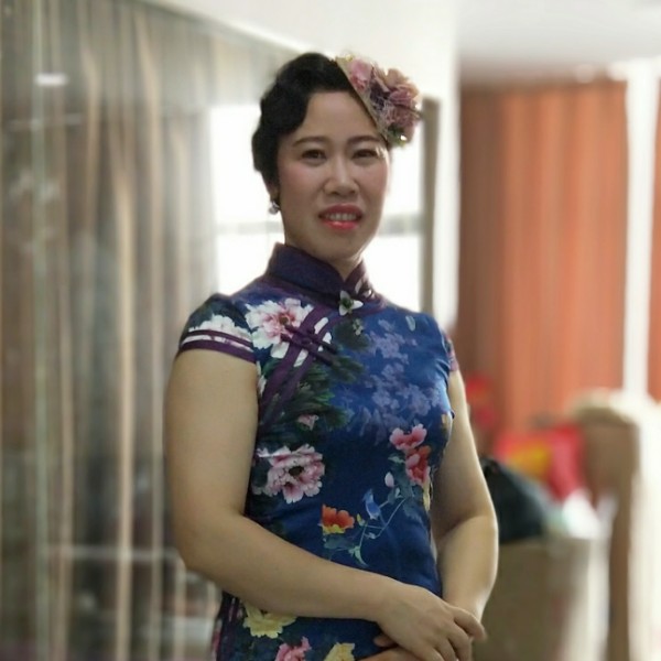 紫裟的照片