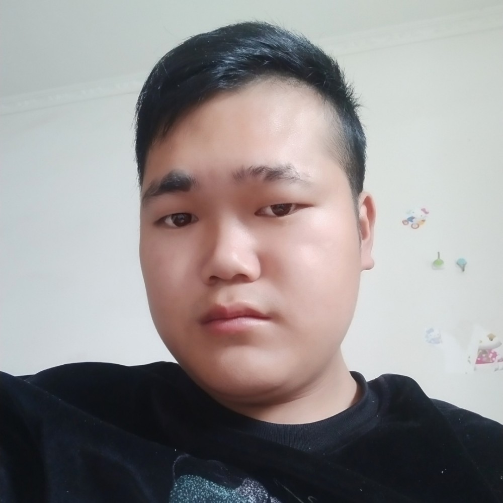未来踢眼睛大的照片