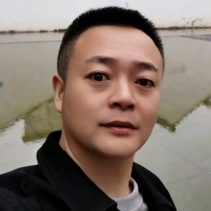 陌颜回眸俊逸的照片