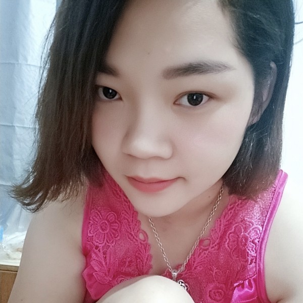 孤心向爱撒娇的照片