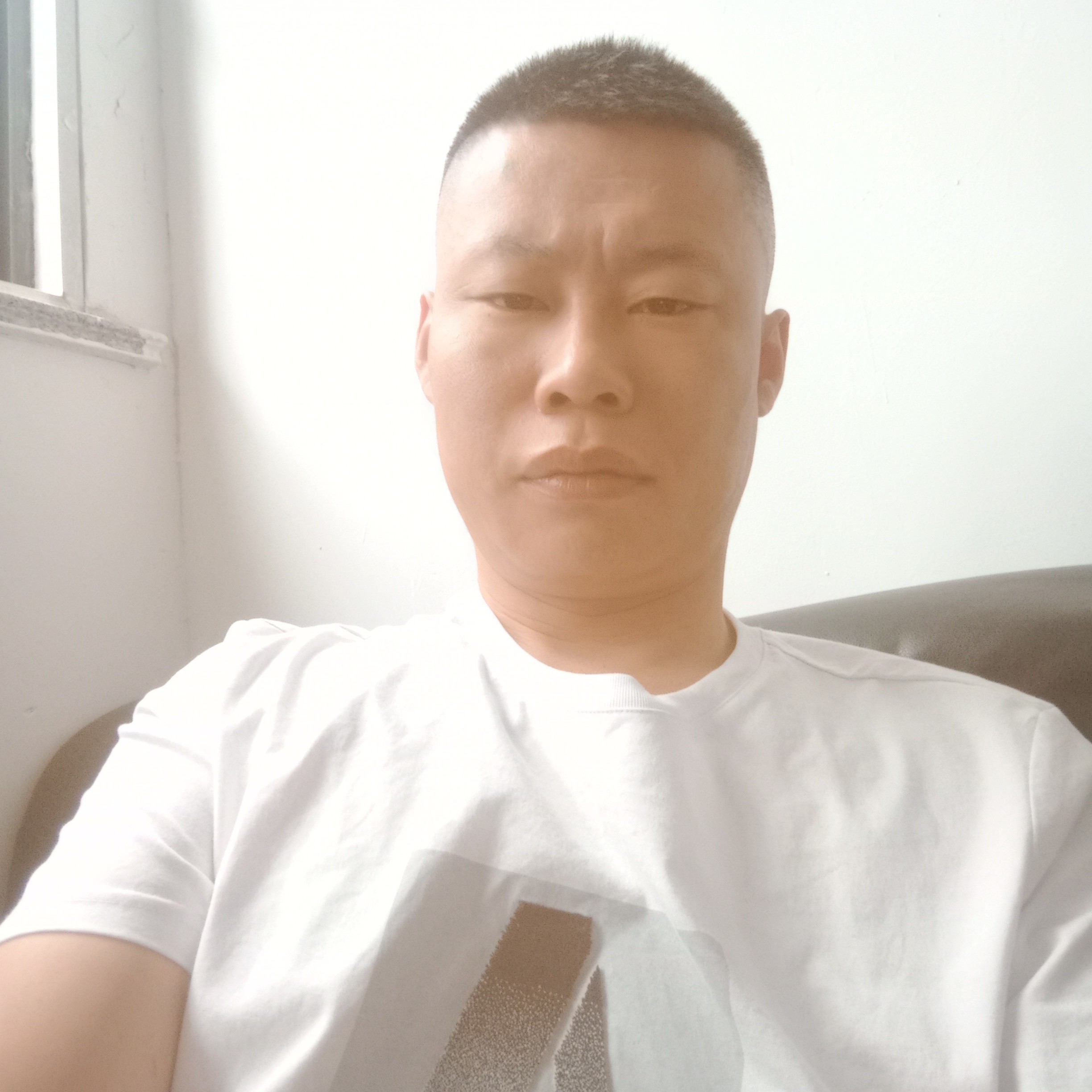 路人苦恋老实的照片