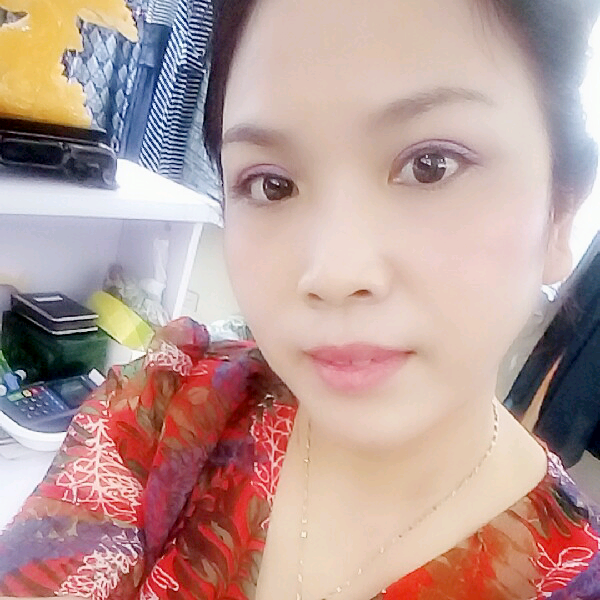 小蝴蝶回眸跳跃的照片