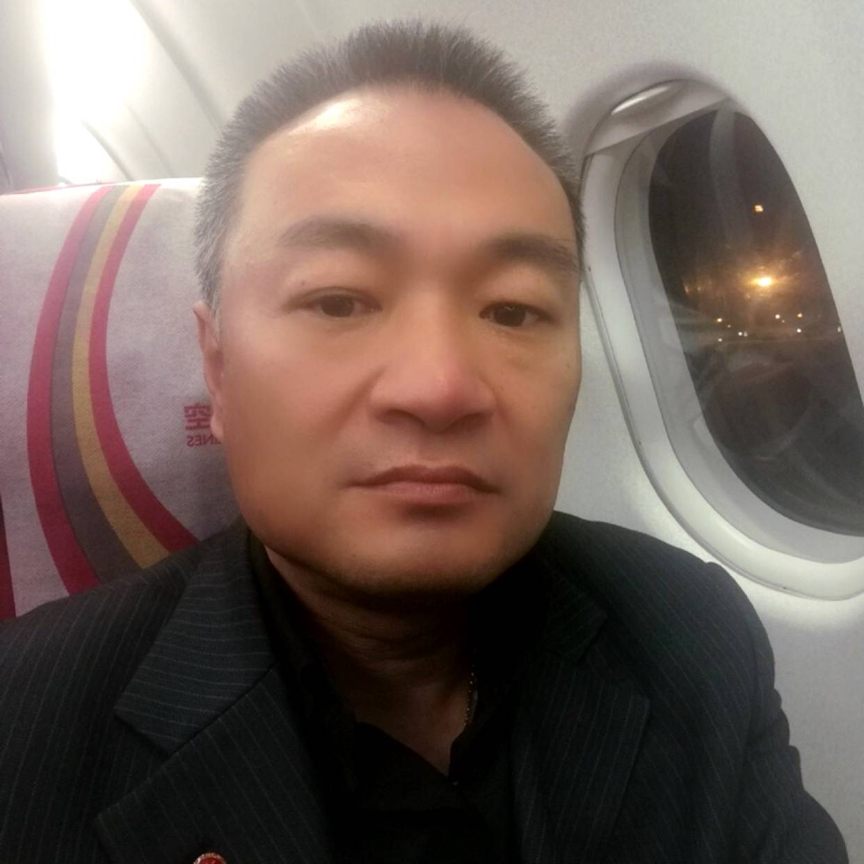 纯情和绿草的照片